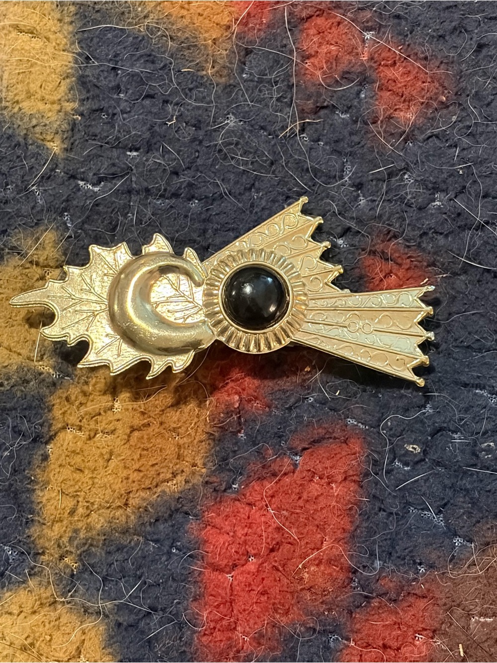 Vintage Gold-Tone Women’s Hair Clip Set — Elegant Mixed Motifs - Picture 3 of 8
